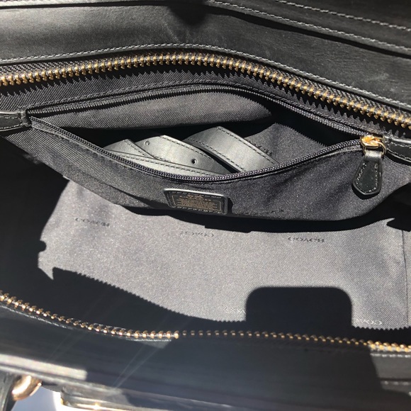 Coach Swagger - Picture 7 of 7